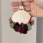 Bola de Navidad personalizada con nombre y flores preservadas