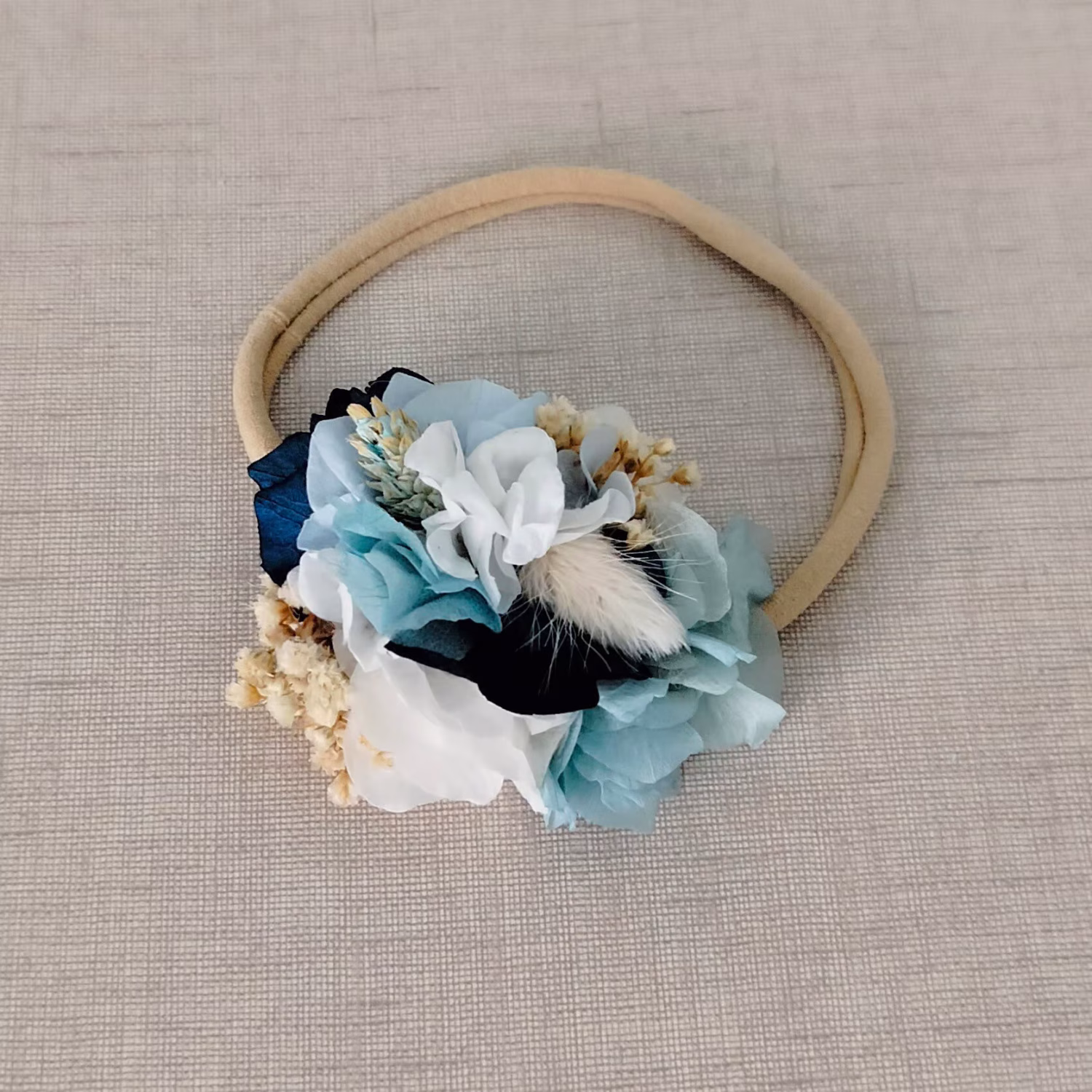 Corona con flores preservadas para bebé
